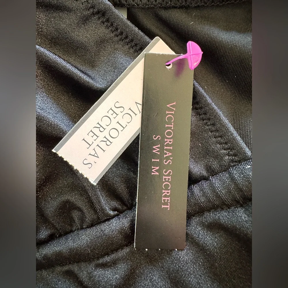 Victoria’s Secret High Neck KeyHole Monokini Black Swimsuit size Medium NWT